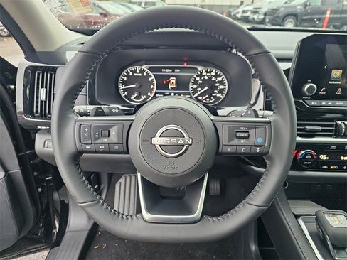 New 2025 Nissan Pathfinder SV w/ SV Premium Package image 11