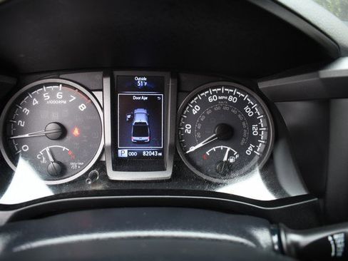 Certified 2018 Toyota Tacoma TRD Off-Road image 31