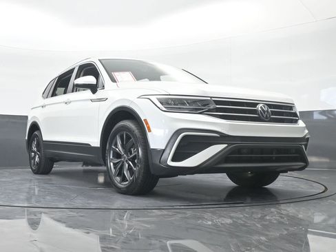 Used 2023 Volkswagen Tiguan SE image 63