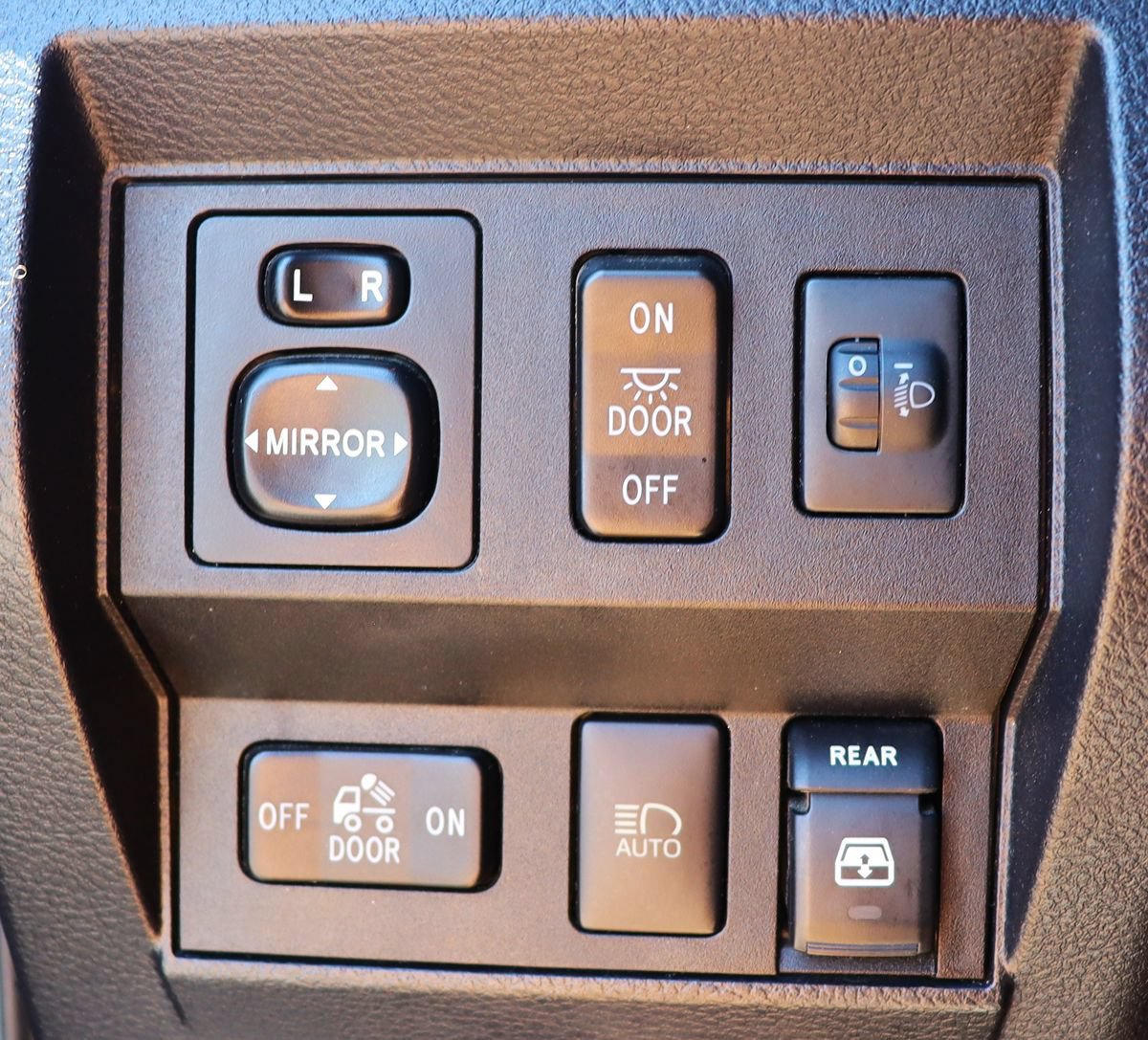 Used 2018 Toyota Tundra Limited w/ Limited Premium Package AWD/4WD image 40
