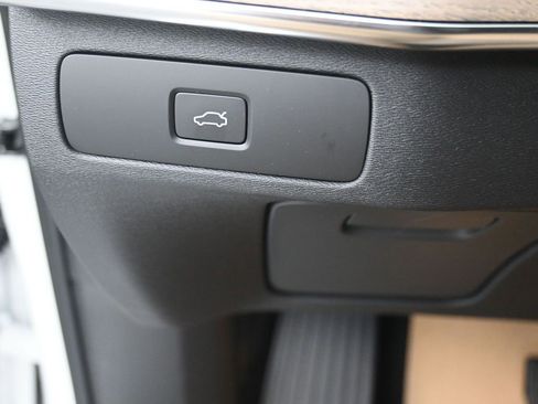 New 2026 Volvo XC90 B6 Ultra image 15