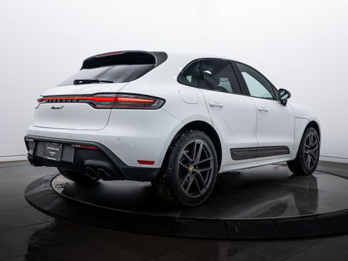 Certified 2023 Porsche Macan Turbo image 7