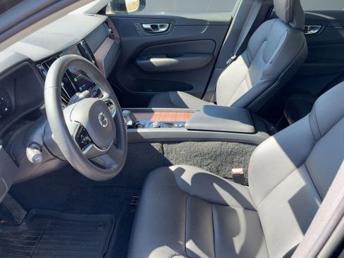 Certified 2023 Volvo XC60 B5 Plus image 5