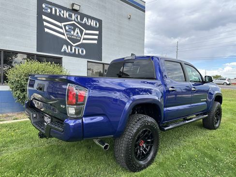 Used 2022 Toyota Tacoma Limited AWD/4WD image 7