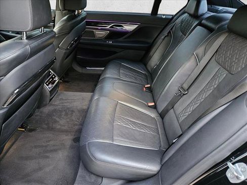 Used 2021 BMW 740i w/ M Sport Package image 20