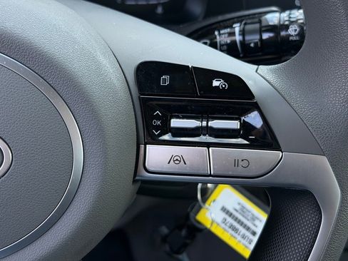 Certified 2025 Hyundai Elantra SE w/ Cargo Package image 17