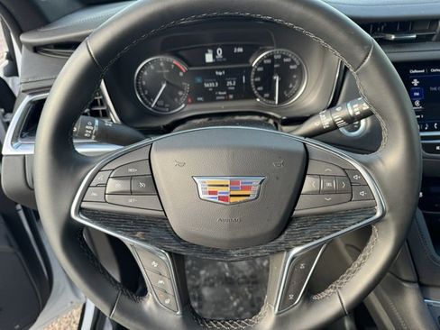 Used 2025 Cadillac XT5 Premium Luxury image 19
