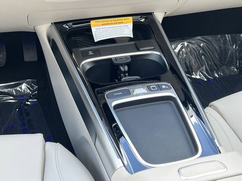 Used 2025 Mercedes-Benz GLB 250 image 37