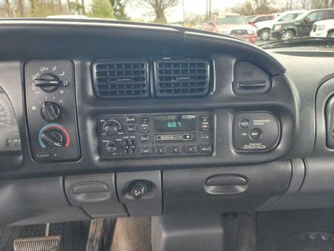 Used 1998 Dodge Ram 1500 Truck 2WD Club Cab image 18