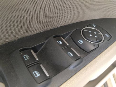 Used 2019 Ford Fusion SE FWD image 27