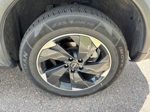 Used 2025 Nissan Rogue SV AWD/4WD image 10