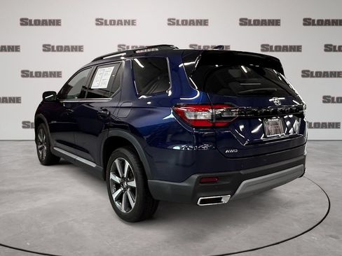 Certified 2023 Honda Pilot Touring image 3