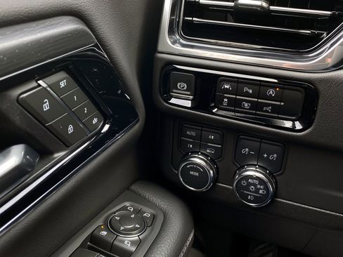 Used 2025 GMC Yukon Denali image 24