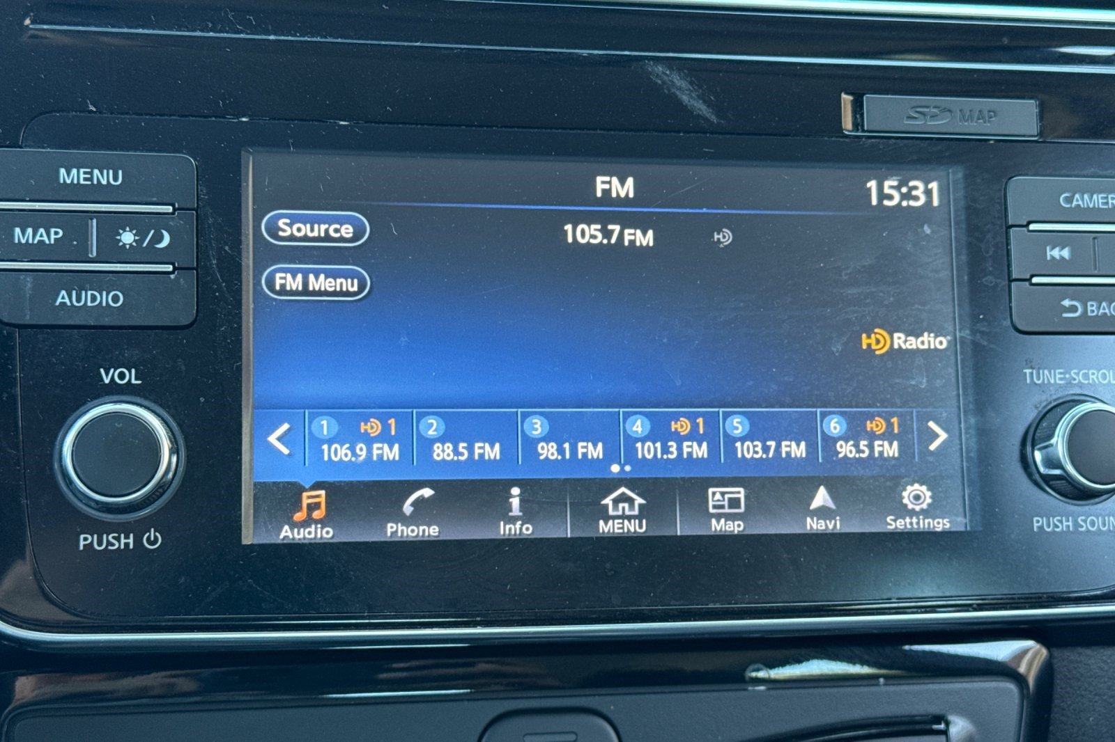 Used 2018 Nissan Leaf SV w/ SV Technology Package FWD image 22