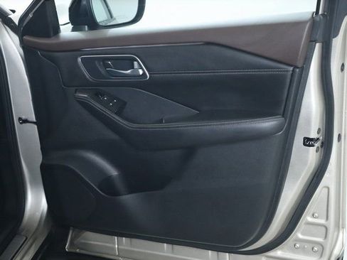 Used 2022 Nissan Rogue Platinum w/ Head-Up Display Package image 36