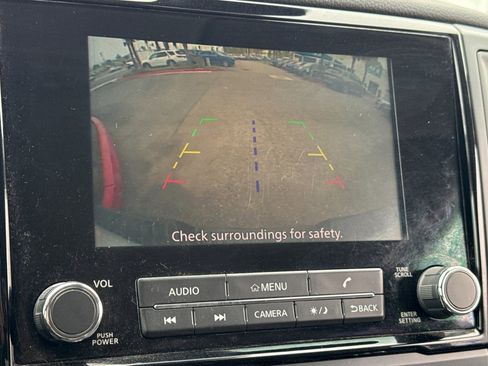 Used 2023 Nissan Titan SV image 23