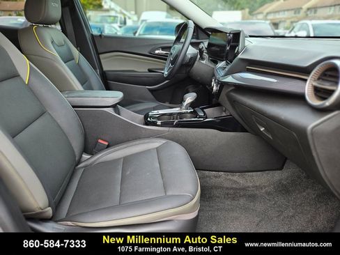 Used 2025 Chevrolet Trax ACTIV w/ Driver Confidence Package image 11