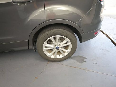 Used 2018 Ford Escape SE w/ SE Sync 3 Package FWD image 18
