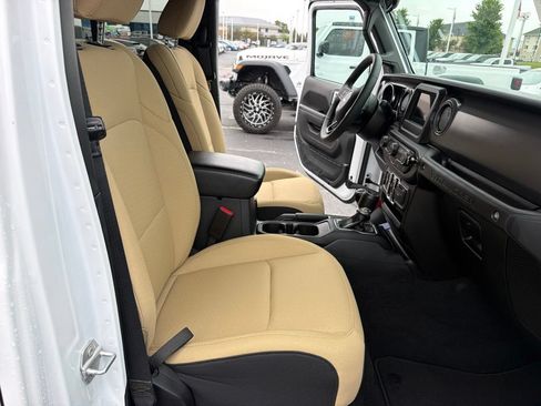 Used 2023 Jeep Wrangler Unlimited Sport AWD/4WD image 39