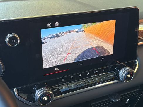 Used 2024 GMC Canyon Elevation w/ Convenience Package image 9