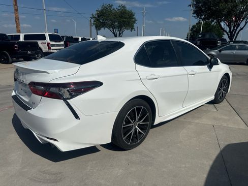 Used 2021 Toyota Camry SE w/ Carpet Mat Package (TMS) FWD image 4