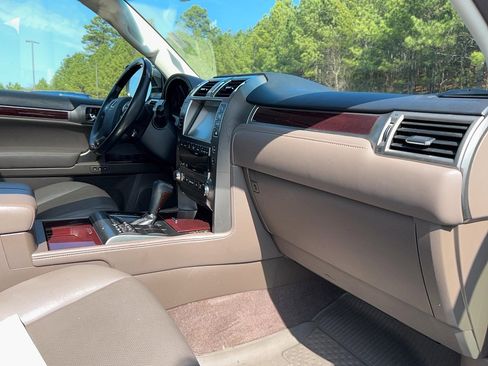 Used 2019 Lexus GX 460 Premium image 25
