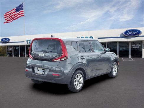 Used 2022 Kia Soul LX w/ Technology Package image 3