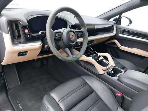 Certified 2024 Porsche Cayenne Coupe AWD/4WD image 18