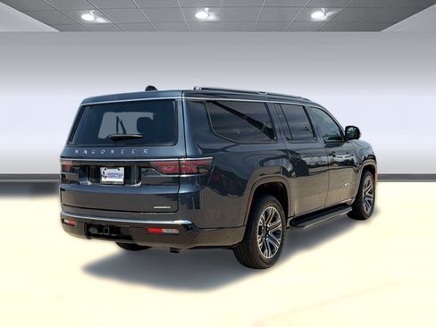 Used 2024 Jeep Wagoneer L Series II w/ Flexible Seating Group RWD image 9