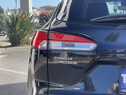 Used 2022 Toyota Corolla Cross LE image 11