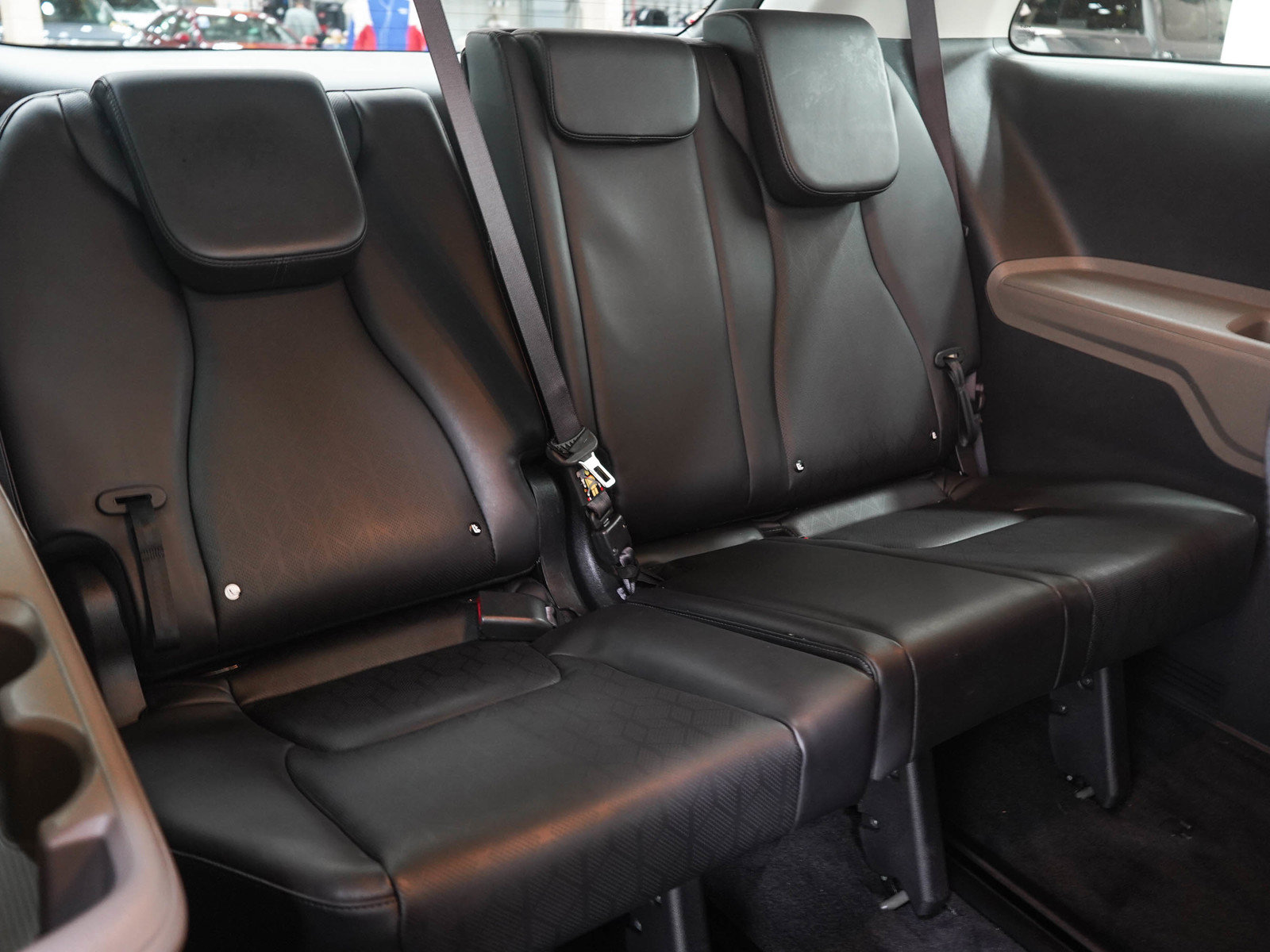 Used 2025 Kia Carnival FWD image 14