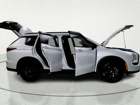 Used 2024 Mitsubishi Outlander SEL Black Edition AWD/4WD image 39