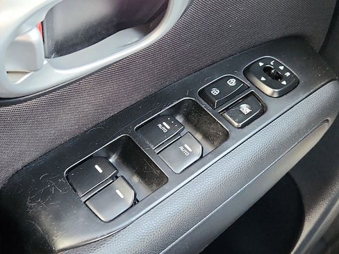 Used 2016 Kia Soul + image 18