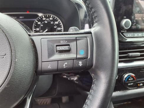 Used 2023 Nissan Pathfinder SV image 15