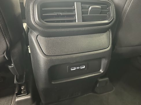 Used 2023 Honda Pilot LX image 31