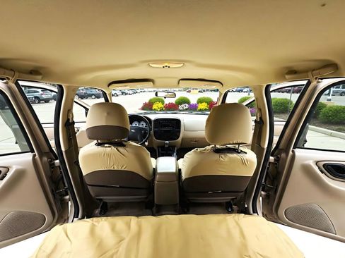 Used 2007 Ford Escape XLS image 12