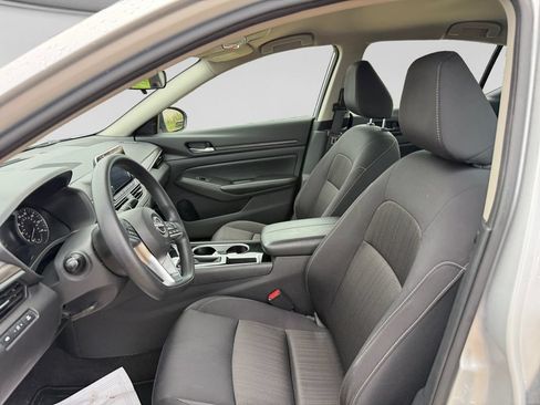 Used 2024 Nissan Altima 2.5 SV FWD image 20
