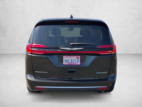 Used 2022 Chrysler Pacifica Touring-L FWD image 7