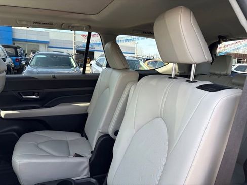 Used 2024 Toyota Grand Highlander XLE image 10