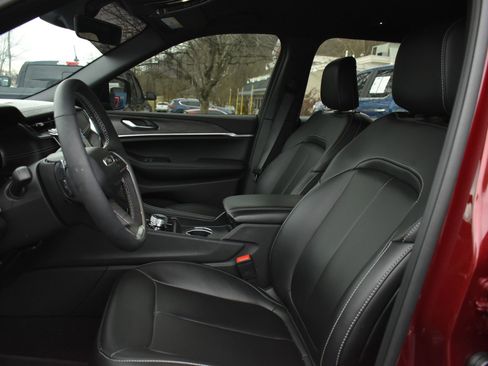 Used 2025 Jeep Grand Cherokee L Limited w/ Trailer Tow Package image 14