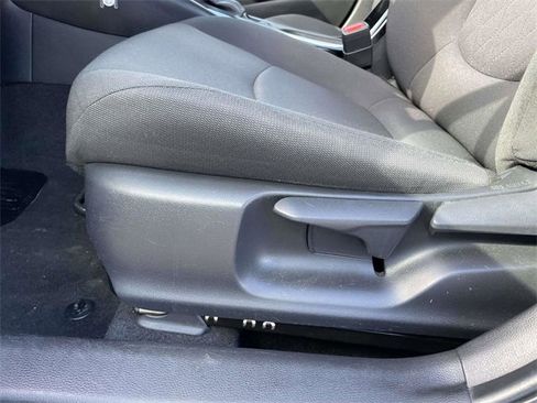 Used 2021 Toyota Corolla LE image 20