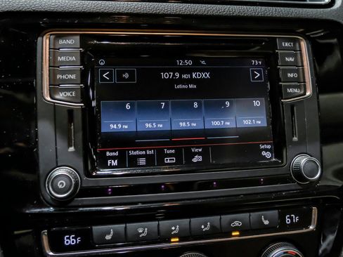 Used 2017 Volkswagen Jetta SEL FWD image 28
