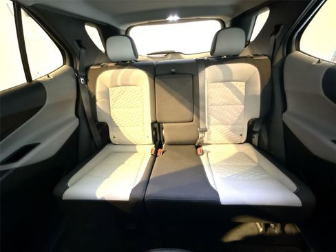 Used 2021 Chevrolet Equinox LT image 24