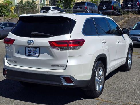 Used 2017 Toyota Highlander Limited AWD/4WD image 7