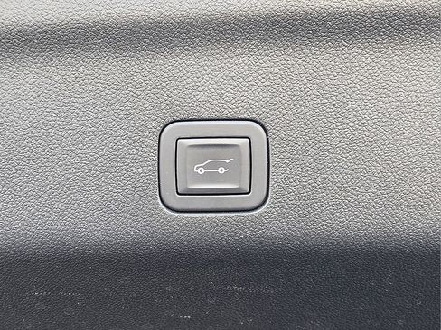 Used 2025 GMC Yukon Denali image 16