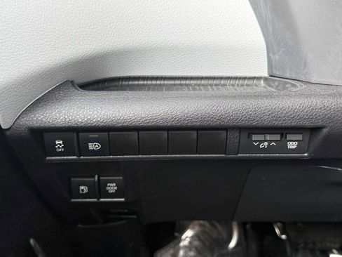 Used 2026 Toyota Sienna LE AWD/4WD image 27