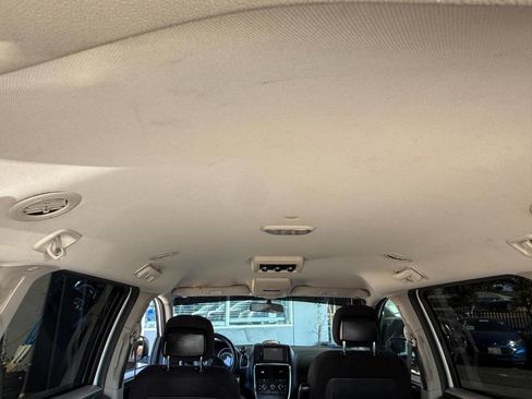 Used 2014 Dodge Grand Caravan SXT image 13