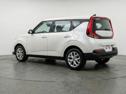 Used 2025 Kia Soul LX w/ LX Technology Package FWD image 6