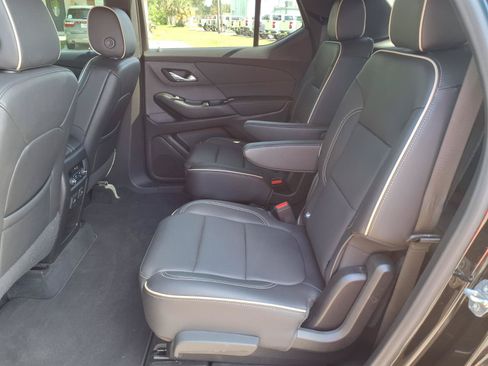Used 2023 Chevrolet Traverse Premier FWD image 17
