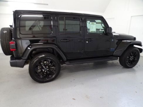 Certified 2025 Jeep Wrangler Unlimited Sahara AWD/4WD image 22